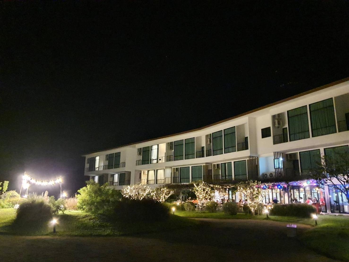 The Beach Resort & Residence - Sha Plus Pathiu Bagian luar foto