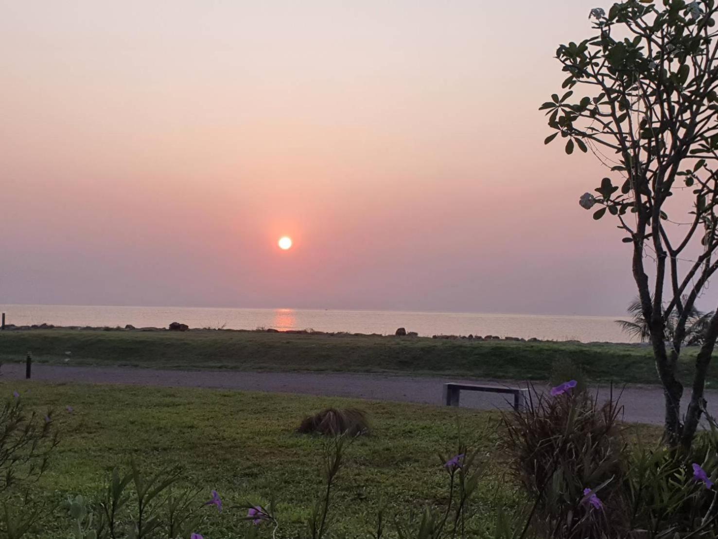 The Beach Resort & Residence - Sha Plus Pathiu Bagian luar foto