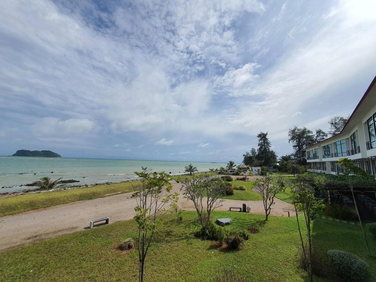 The Beach Resort & Residence - Sha Plus Pathiu Bagian luar foto