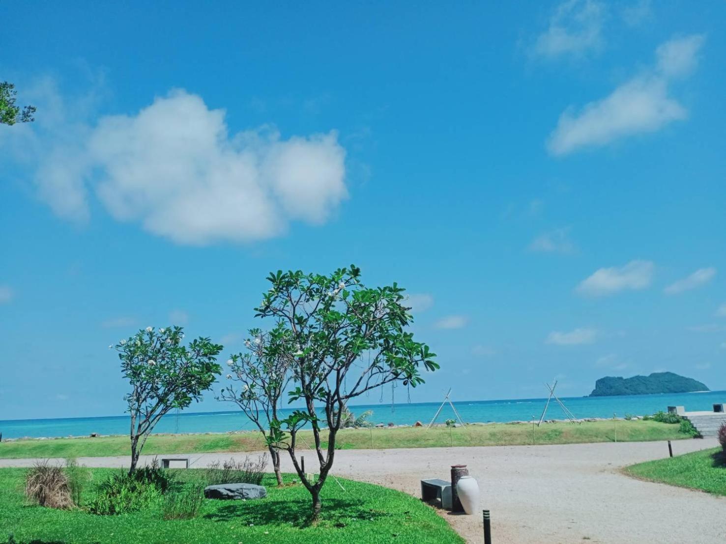 The Beach Resort & Residence - Sha Plus Pathiu Bagian luar foto