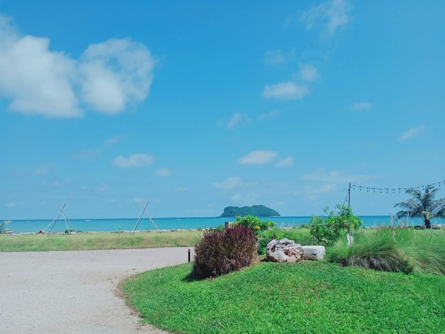 The Beach Resort & Residence - Sha Plus Pathiu Bagian luar foto