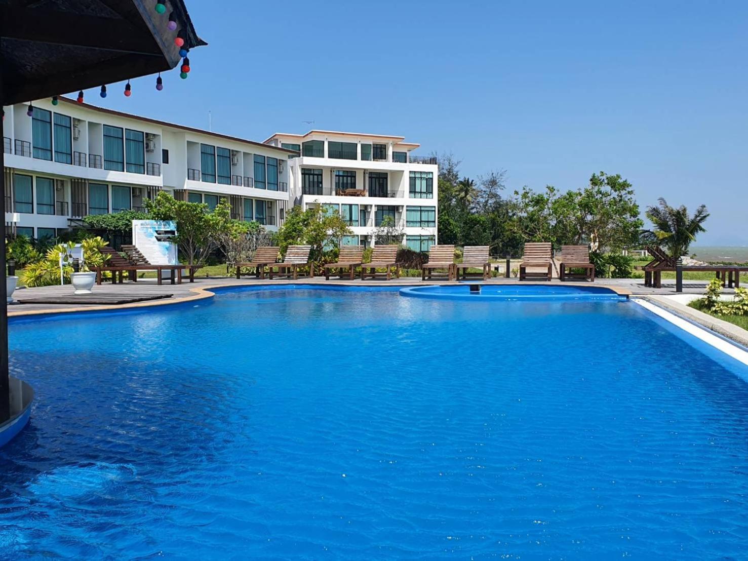 The Beach Resort & Residence - Sha Plus Pathiu Bagian luar foto