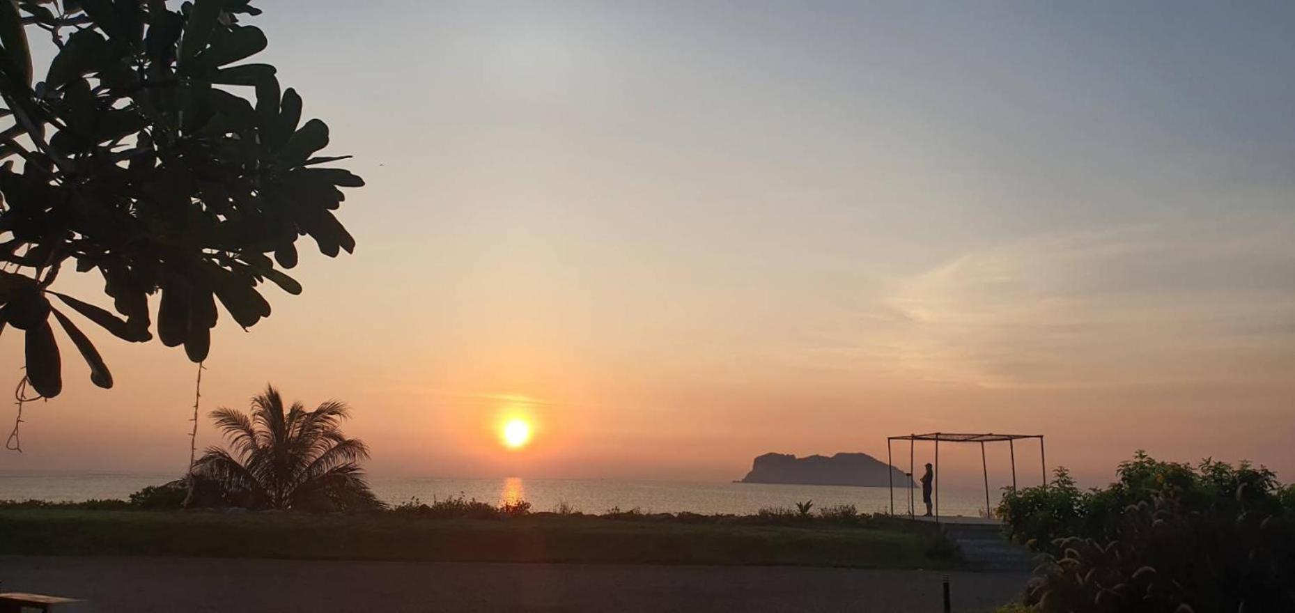 The Beach Resort & Residence - Sha Plus Pathiu Bagian luar foto