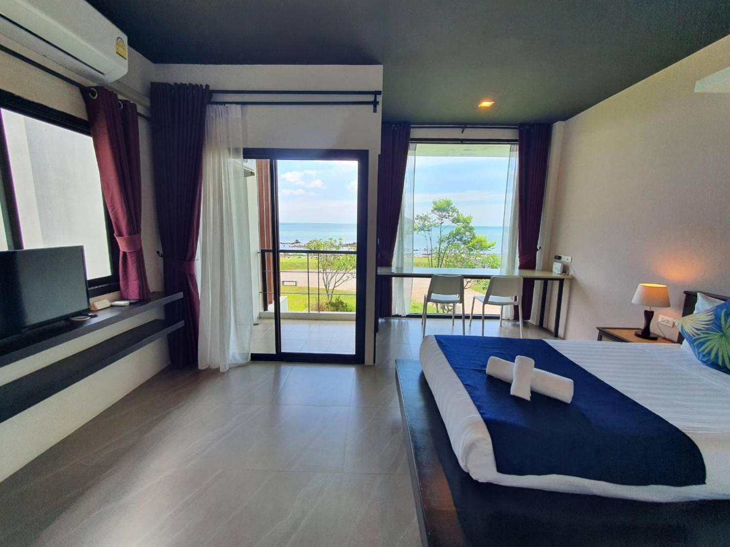 The Beach Resort & Residence - Sha Plus Pathiu Bagian luar foto