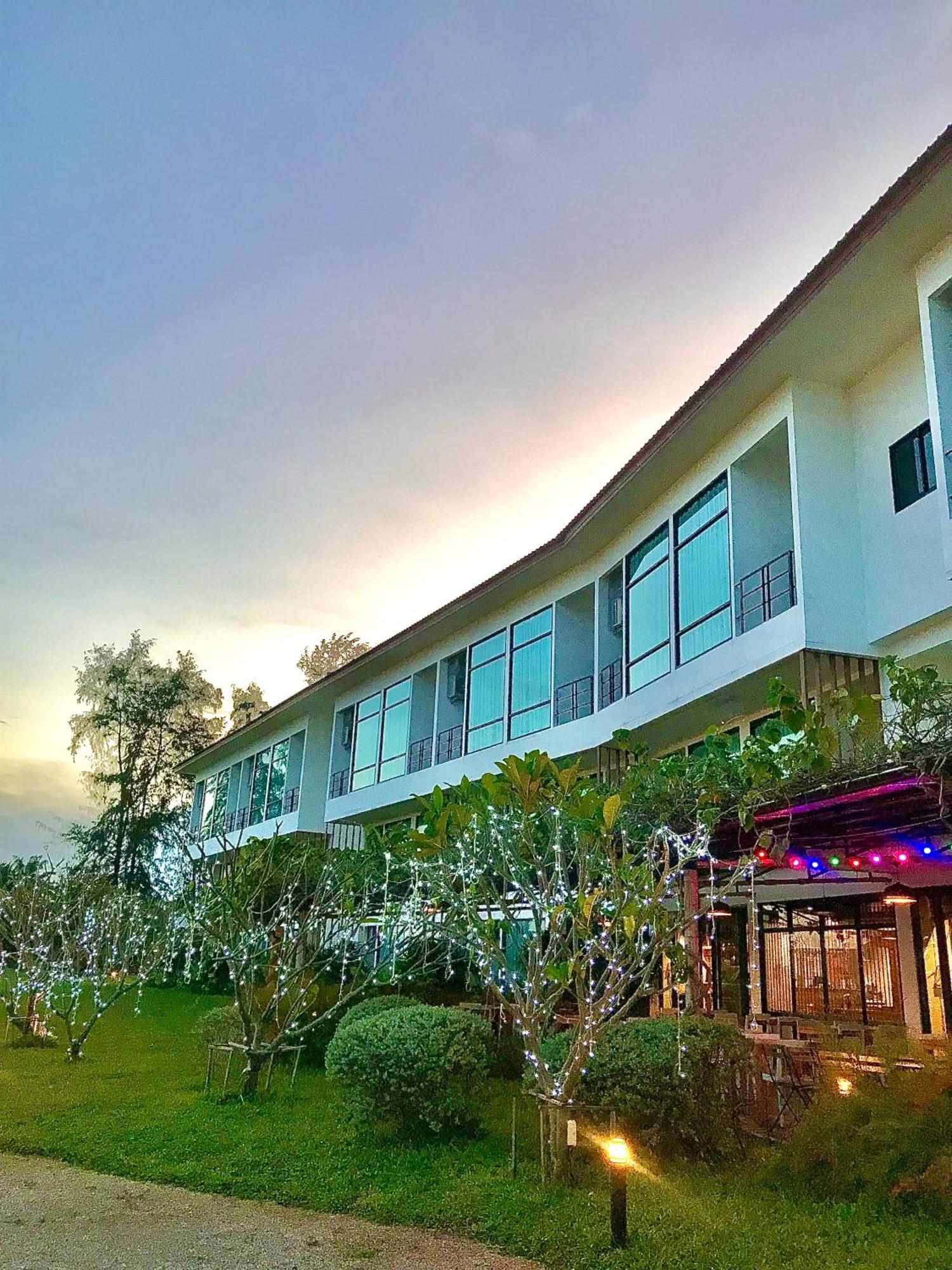The Beach Resort & Residence - Sha Plus Pathiu Bagian luar foto